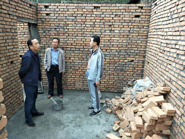 隴運集團(tuán)公司黨委書記、董事長李寅祥同志深入琵琶鎮(zhèn)寧強村開展幫扶工作
