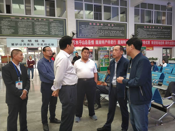 市交通運輸局黨組副書記、市運管局局長何濤一行到隴運集團公司檢查國慶節(jié)前安全生產(chǎn)工作