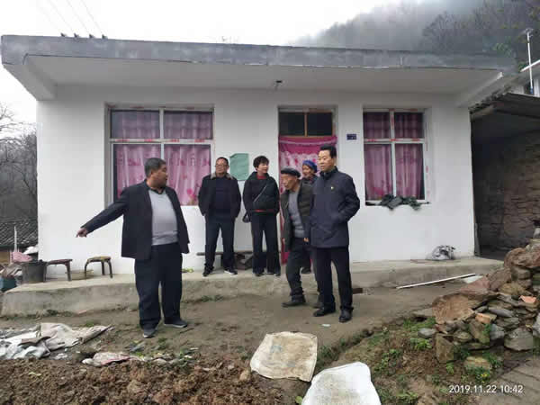 隴運(yùn)集團(tuán)公司開展“解難題、辦實事、送溫暖”主題黨日活動