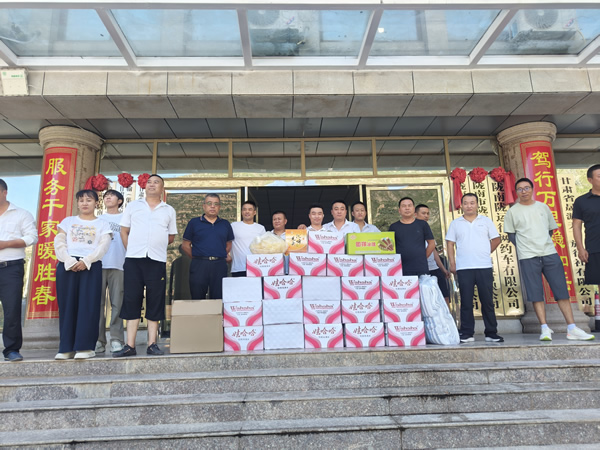 隴南市總工會(huì)在隴運(yùn)集團(tuán)公司開展“夏送清涼”慰問(wèn)活動(dòng)