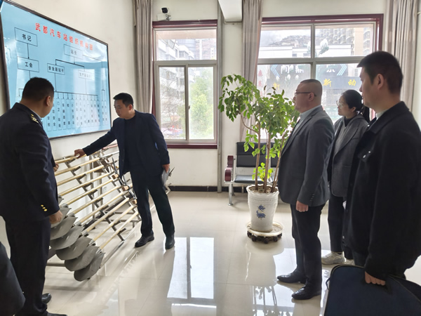 隴南市隴運(yùn)集團(tuán)公司黨委書記、董事長馬明喜帶隊(duì)開展安全生產(chǎn)檢查