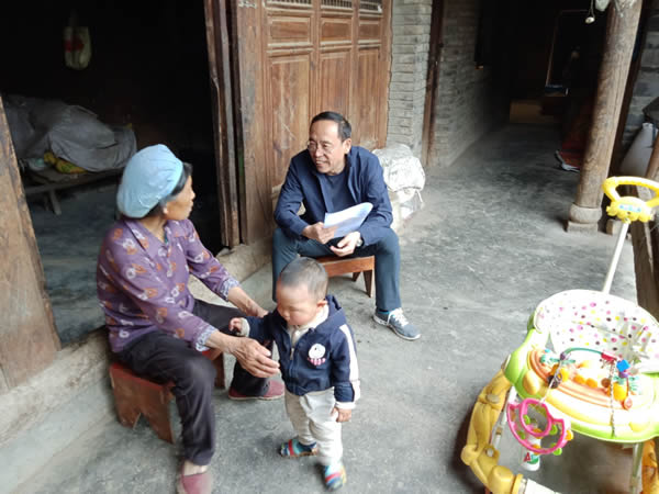 結(jié)對(duì)幫扶入戶  助力脫貧攻堅(jiān)