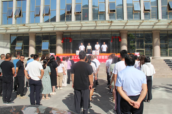 市總工會深入隴運(yùn)集團(tuán)公司開展“送清涼暨防汛救災(zāi)”慰問活動